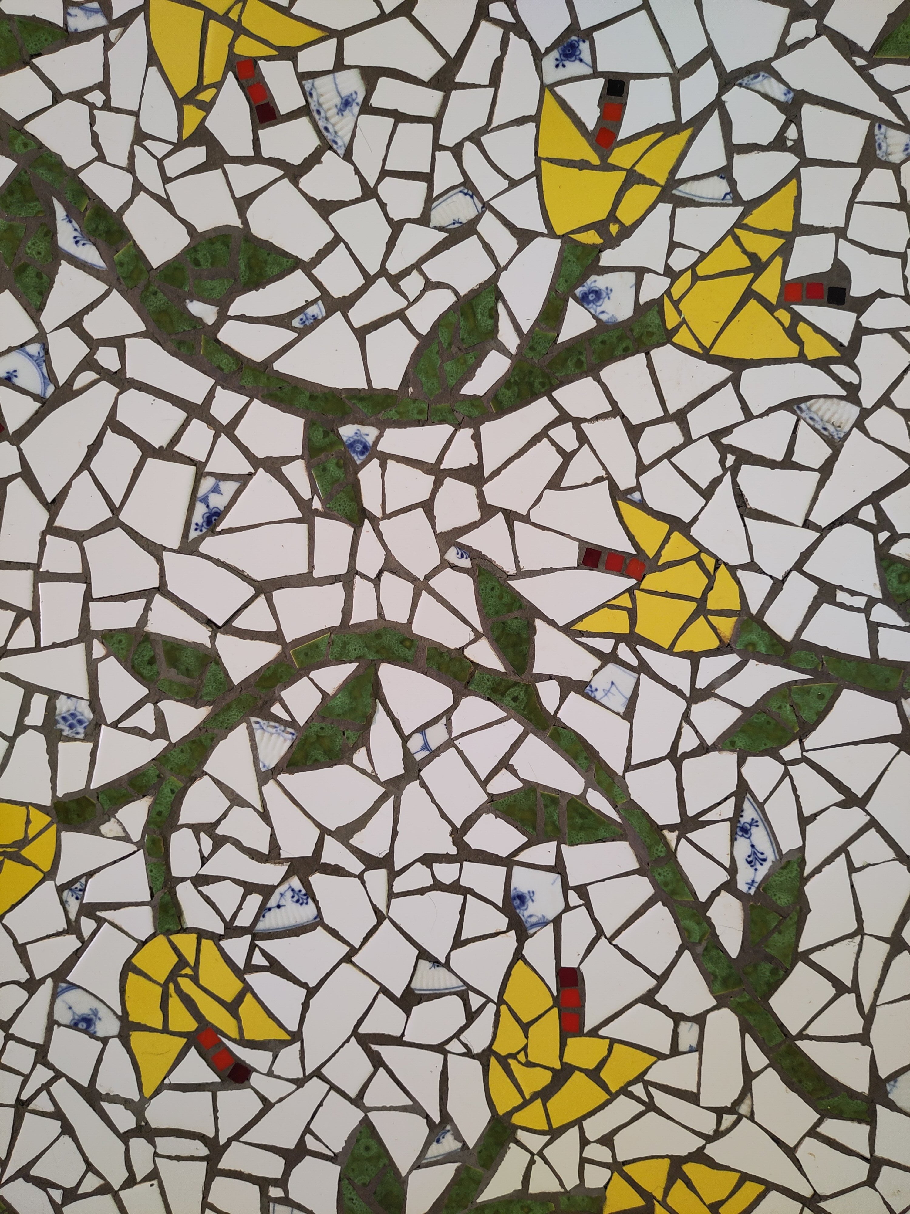 Lotte Rosenkilde. Mosaik med blomsterranker.