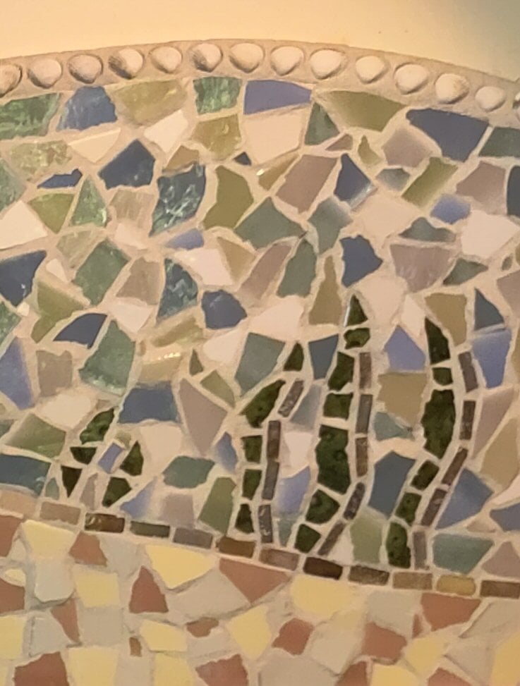 Detalje fra mosaik med havmotiv i Tiny House køkken. Lotte Rosenkilde.